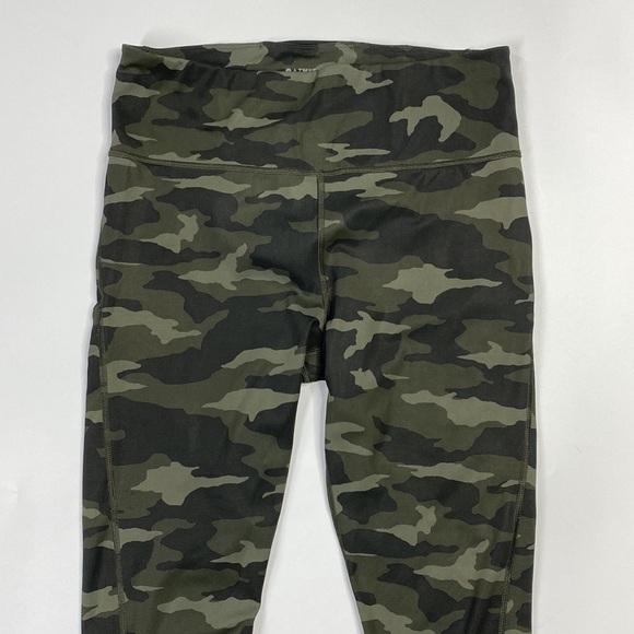 Athleta Ultimate 7/8 Camo Tights Leggings With Thigh Pockets Size Medium - Picture 2 of 13